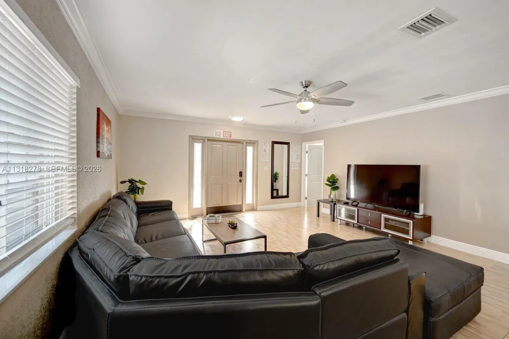 825 Harrison St Hollywood, FL 33019