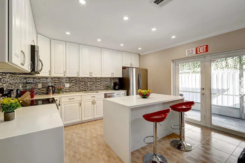 825 Harrison St Hollywood, FL 33019