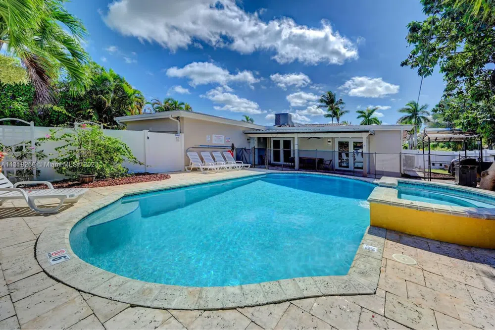 1311 Rodman St Hollywood, FL 33019