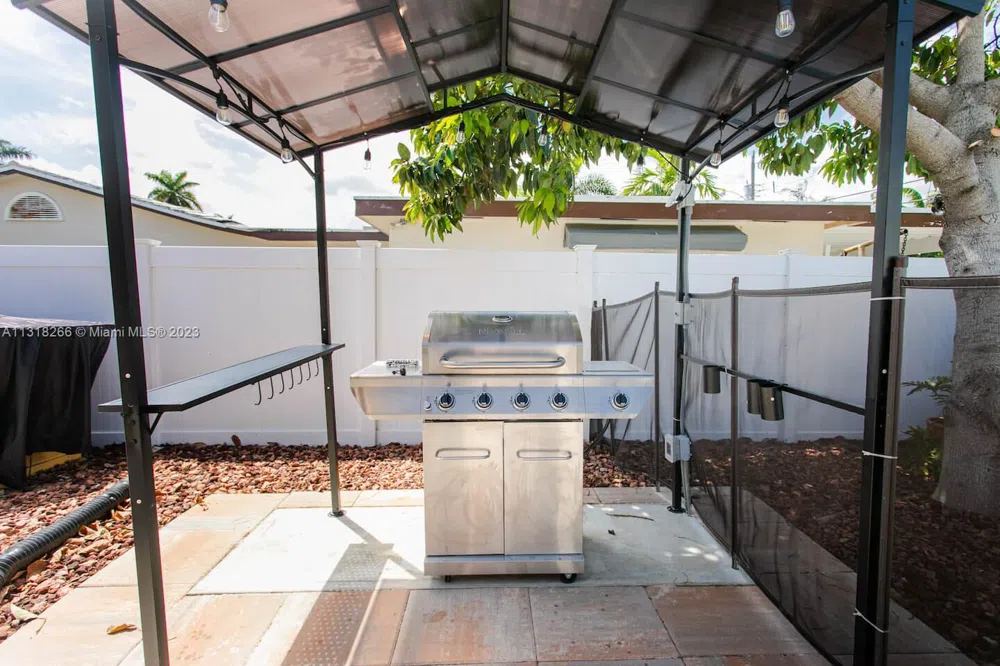 1311 Rodman St Hollywood, FL 33019