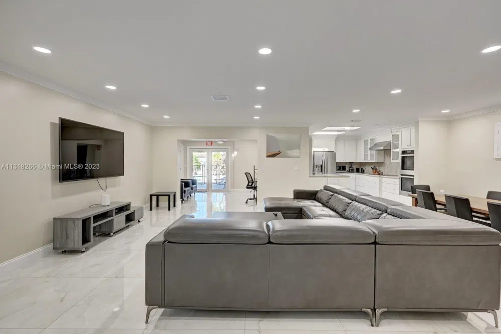 1311 Rodman St Hollywood, FL 33019