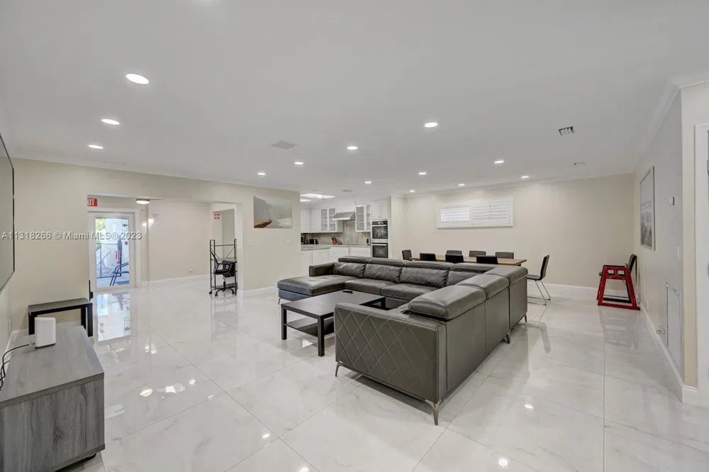 1311 Rodman St Hollywood, FL 33019