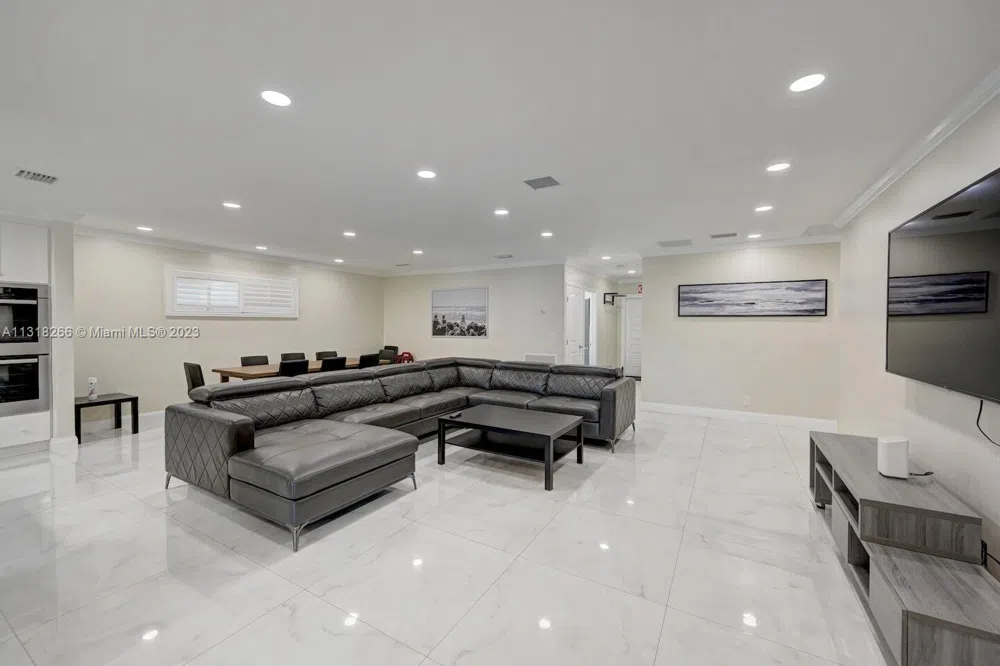 1311 Rodman St Hollywood, FL 33019