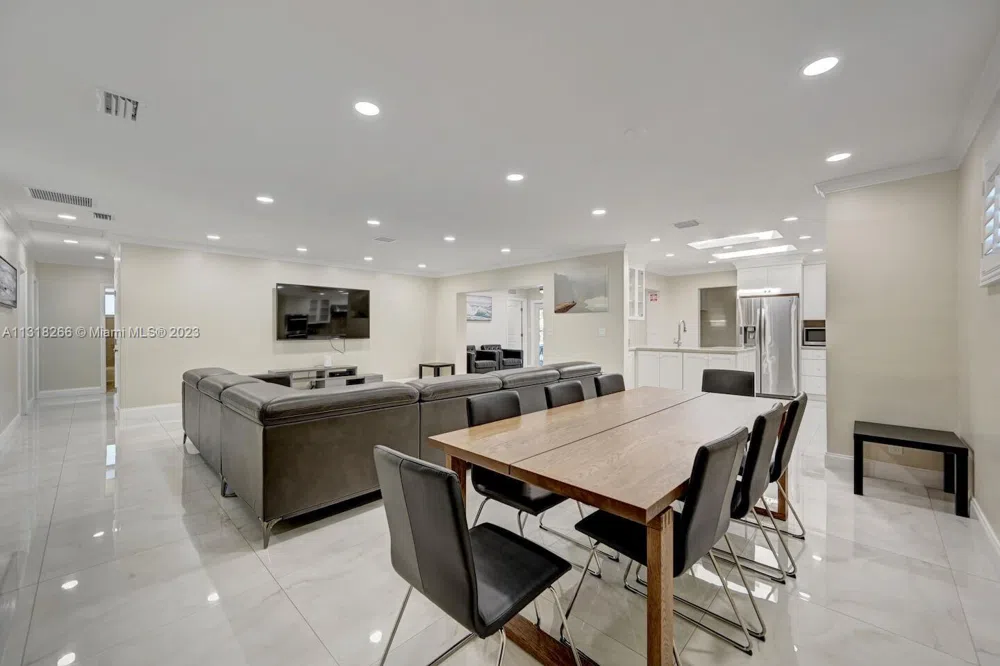 1311 Rodman St Hollywood, FL 33019