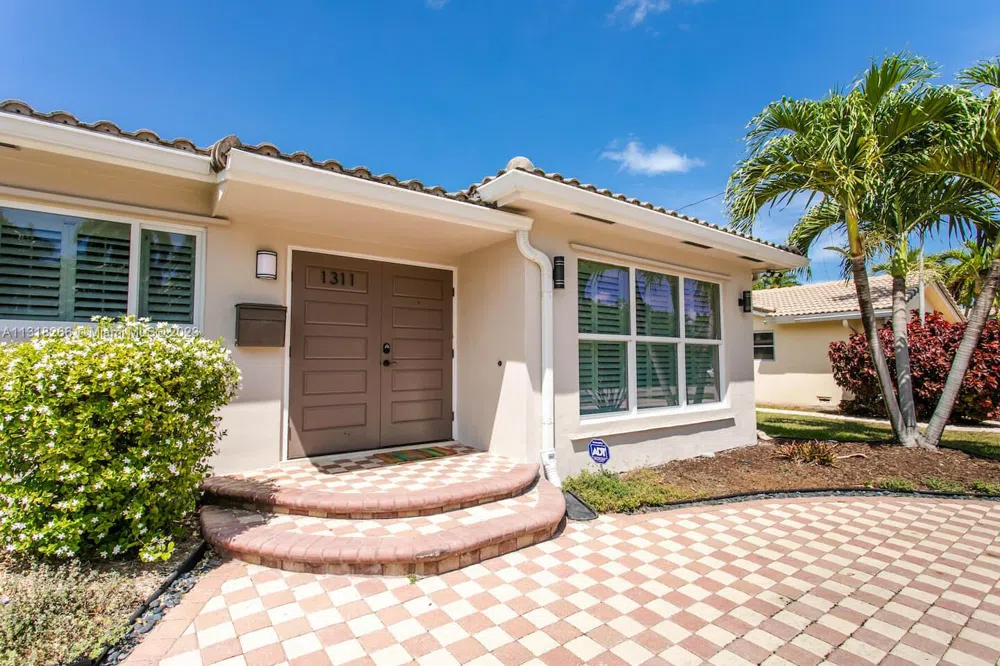 1311 Rodman St Hollywood, FL 33019