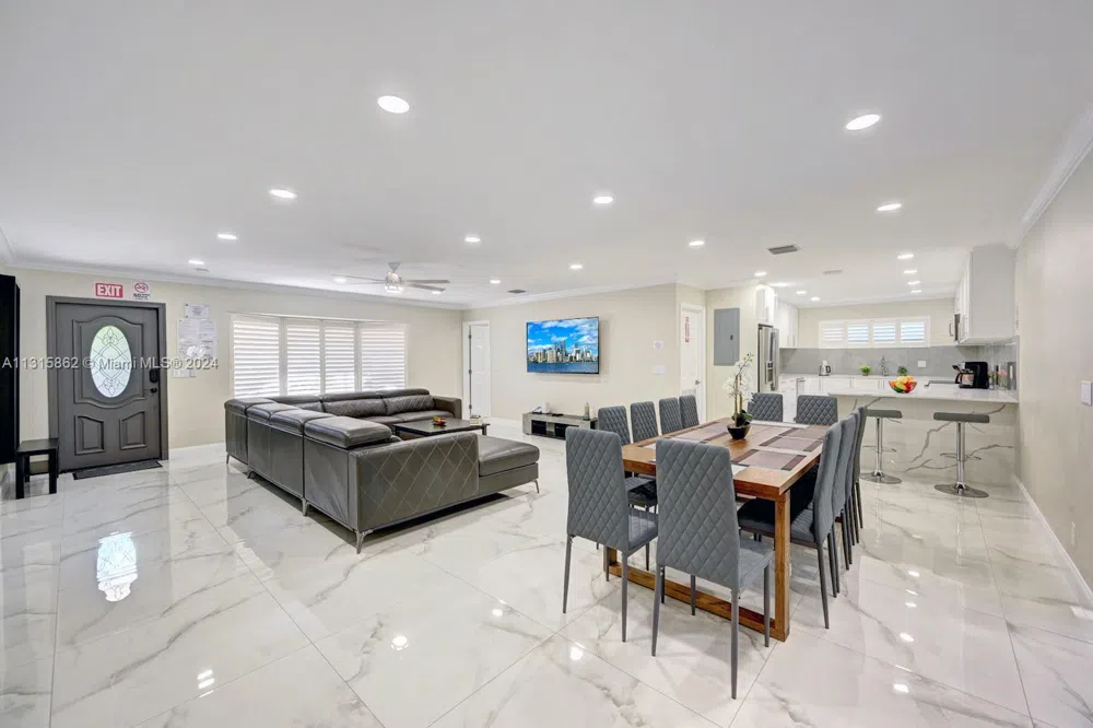 1307 Rodman St Hollywood, FL 33019