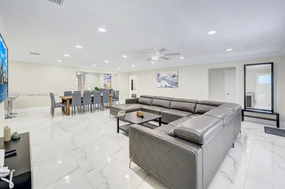1307 Rodman St Hollywood, FL 33019