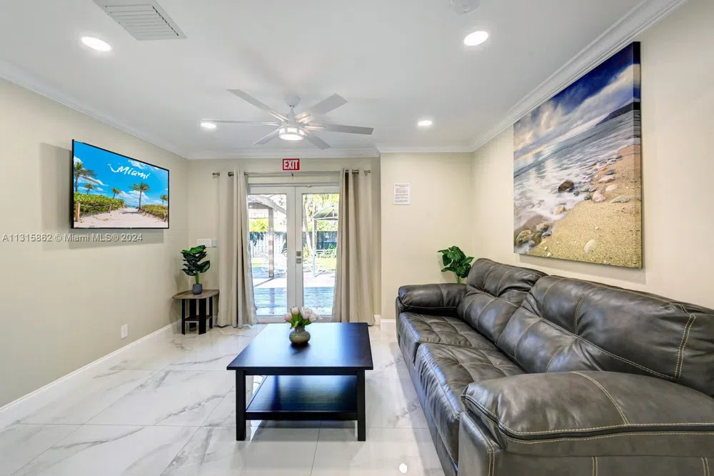 1307 Rodman St Hollywood, FL 33019