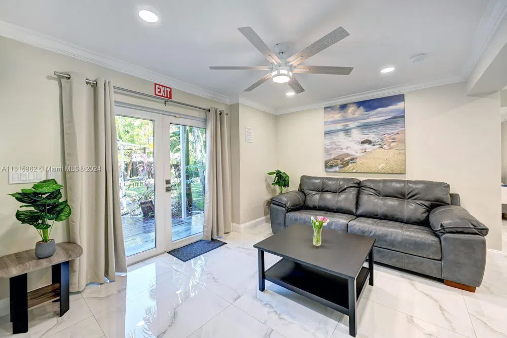 1307 Rodman St Hollywood, FL 33019