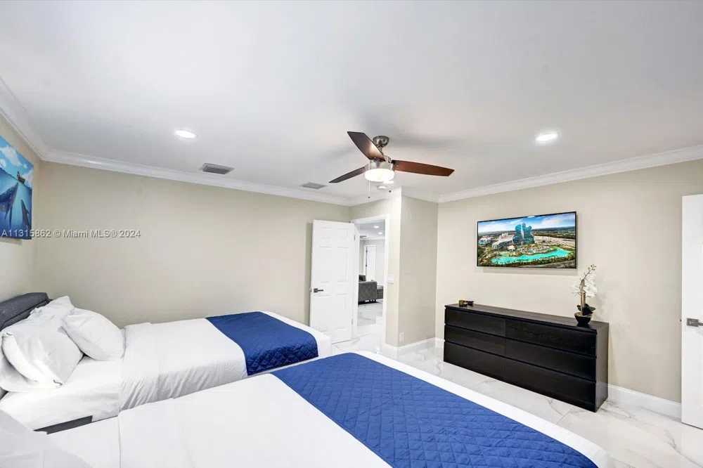 1307 Rodman St Hollywood, FL 33019
