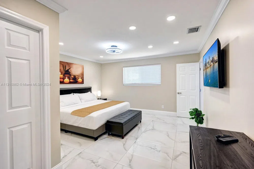 1307 Rodman St Hollywood, FL 33019