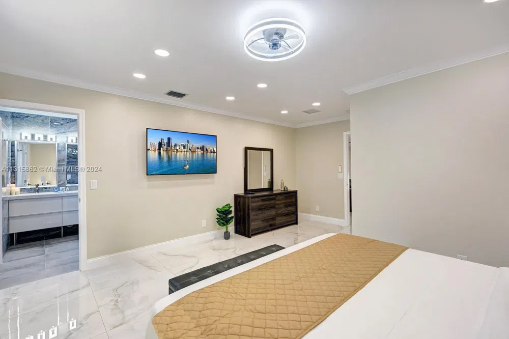 1307 Rodman St Hollywood, FL 33019