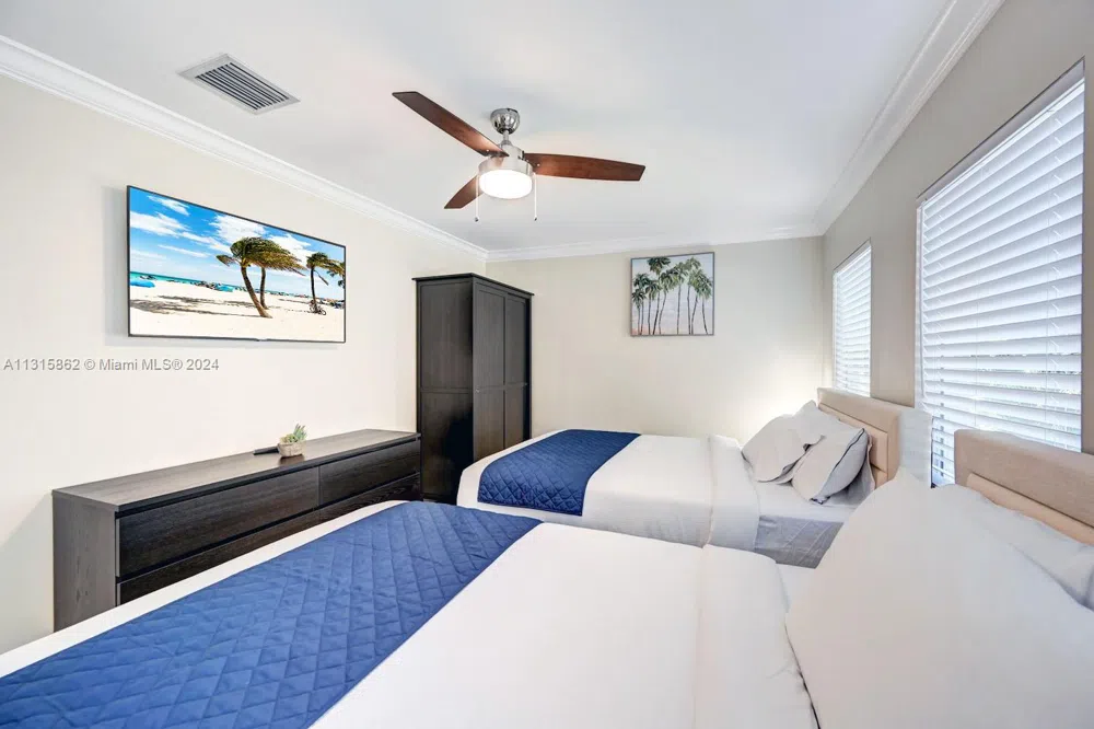 1307 Rodman St Hollywood, FL 33019