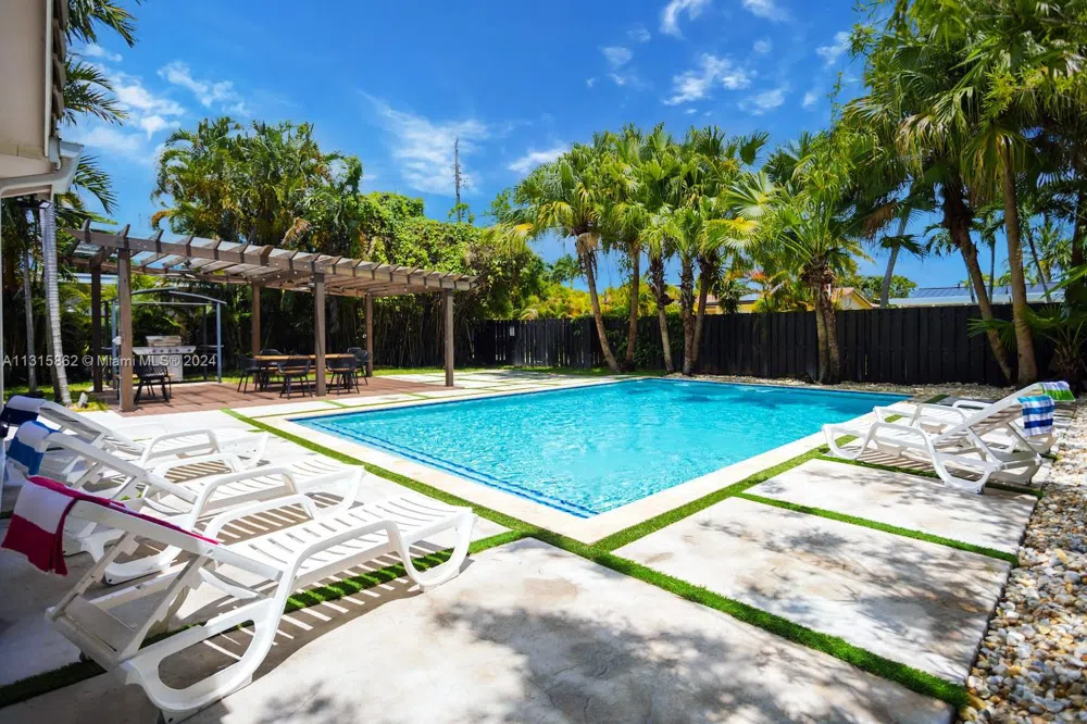 1307 Rodman St Hollywood, FL 33019