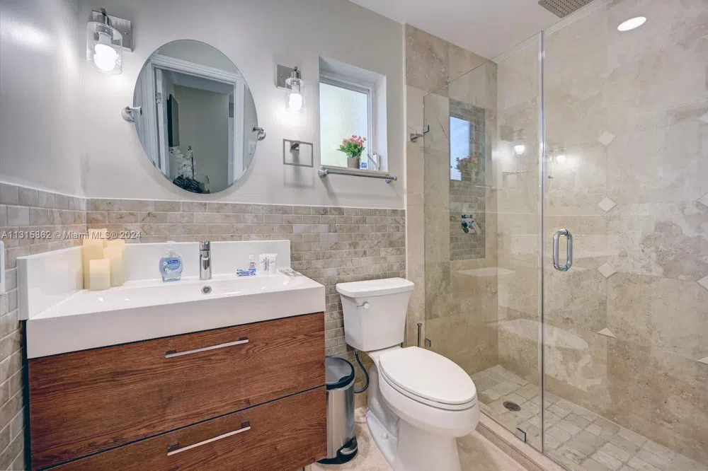1307 Rodman St Hollywood, FL 33019