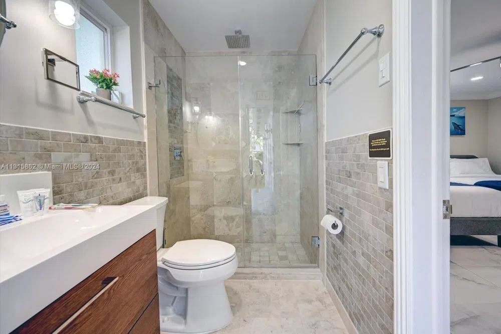 1307 Rodman St Hollywood, FL 33019