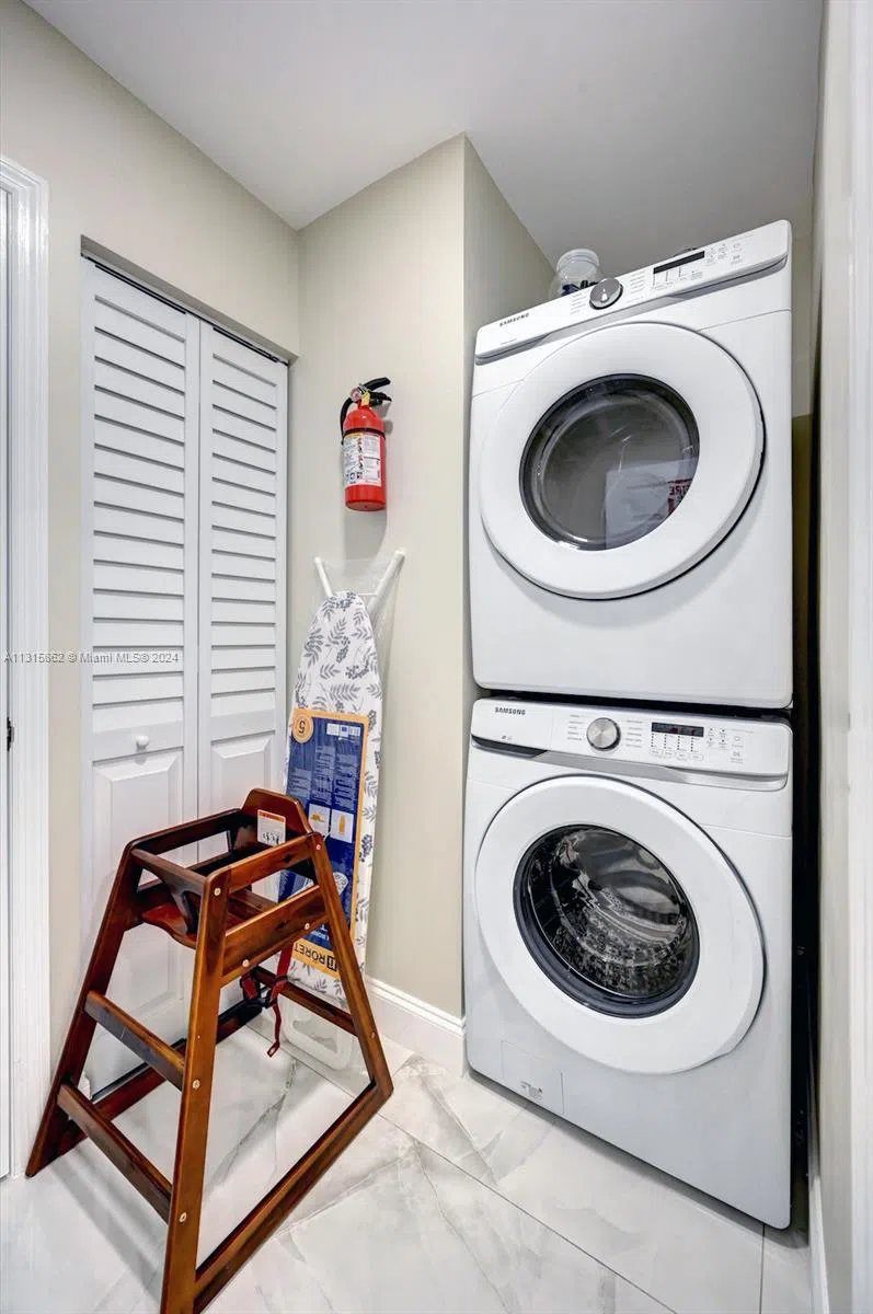 1307 Rodman St Hollywood, FL 33019