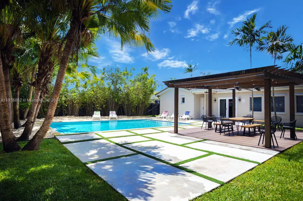 1307 Rodman St Hollywood, FL 33019