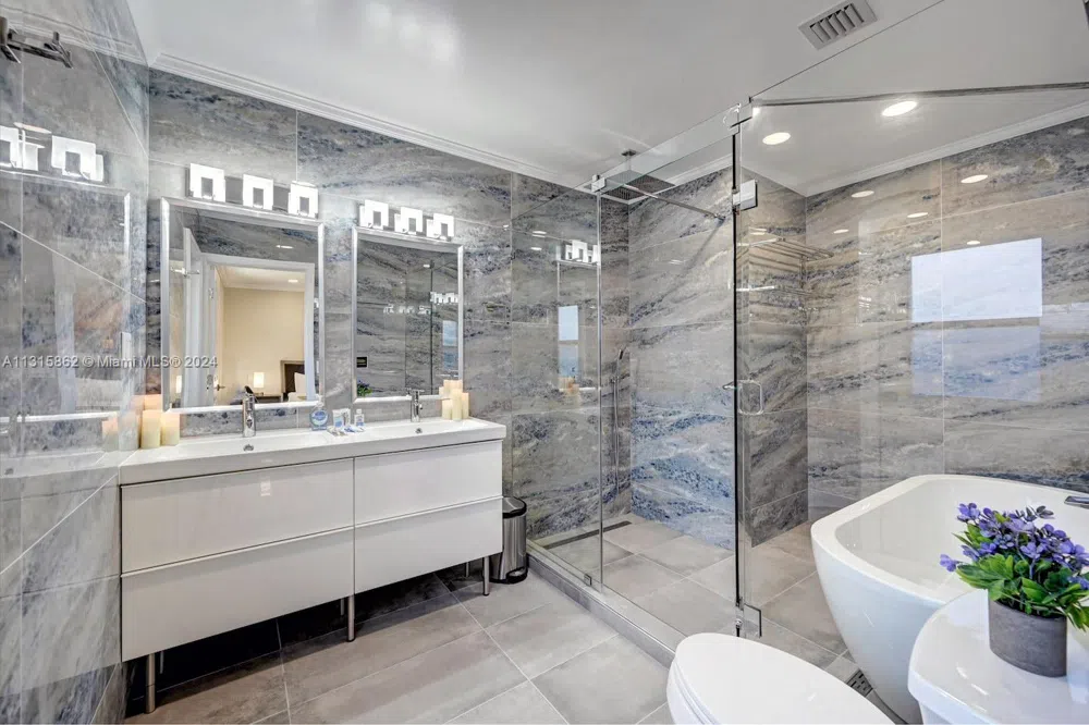 1307 Rodman St Hollywood, FL 33019