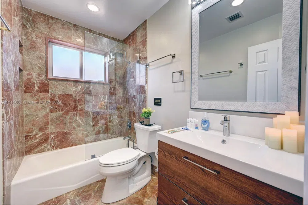 1307 Rodman St Hollywood, FL 33019