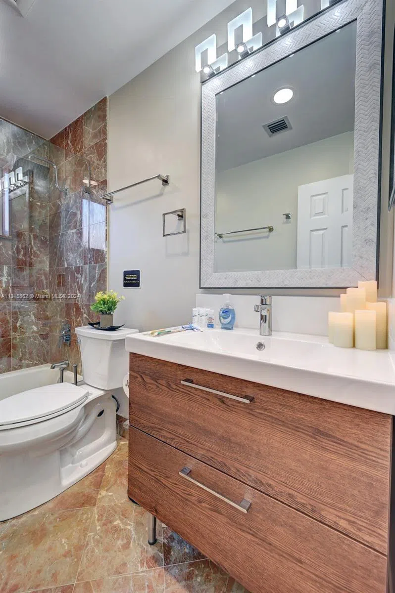 1307 Rodman St Hollywood, FL 33019