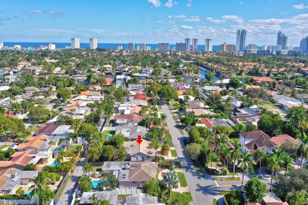 1307 Rodman St Hollywood, FL 33019