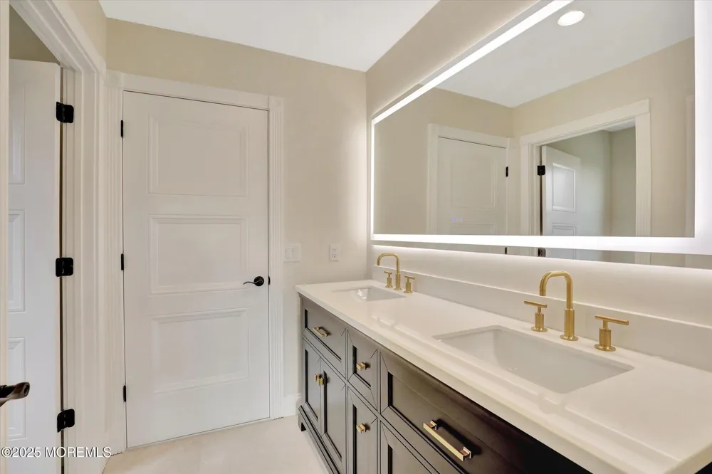 5 Cook Court Millstone, NJ 08535