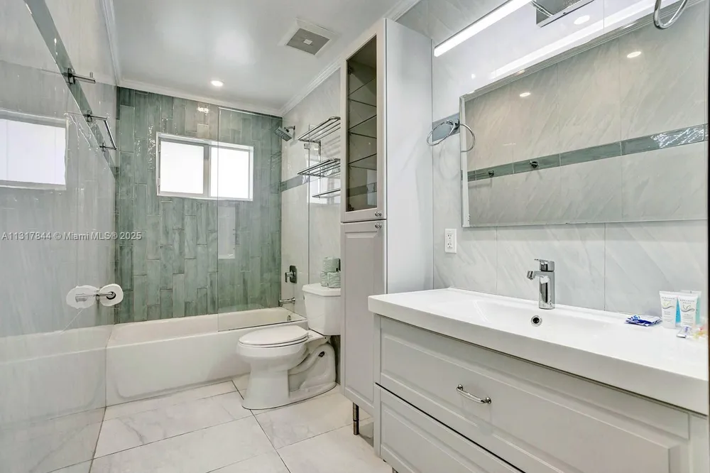 1301 Rodman St Hollywood, FL 33019