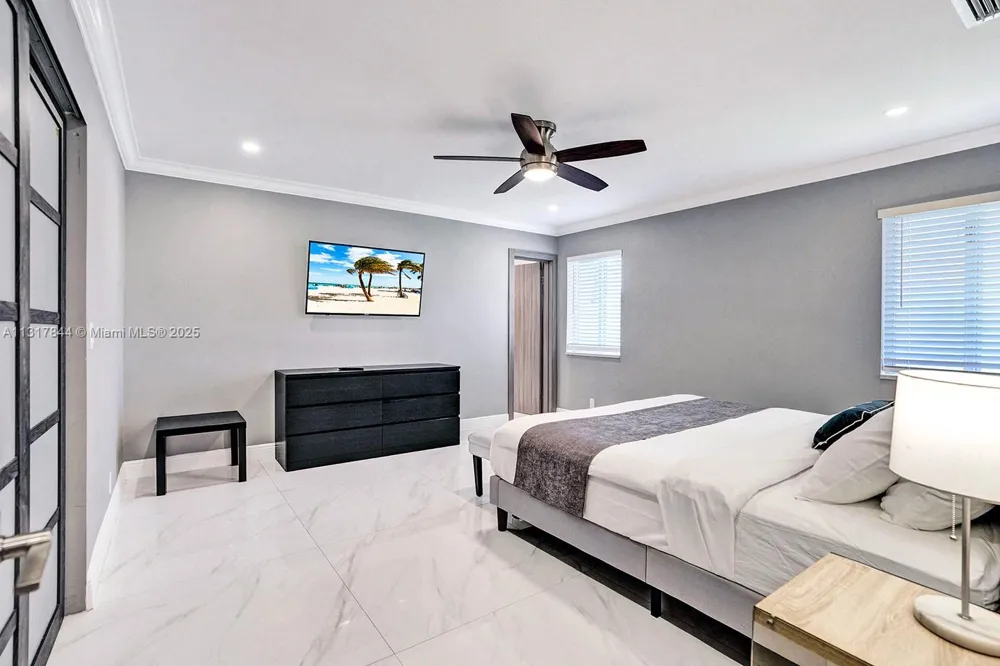 1301 Rodman St Hollywood, FL 33019