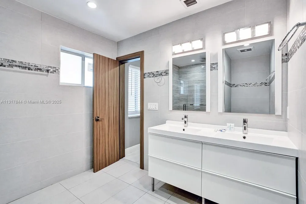 1301 Rodman St Hollywood, FL 33019