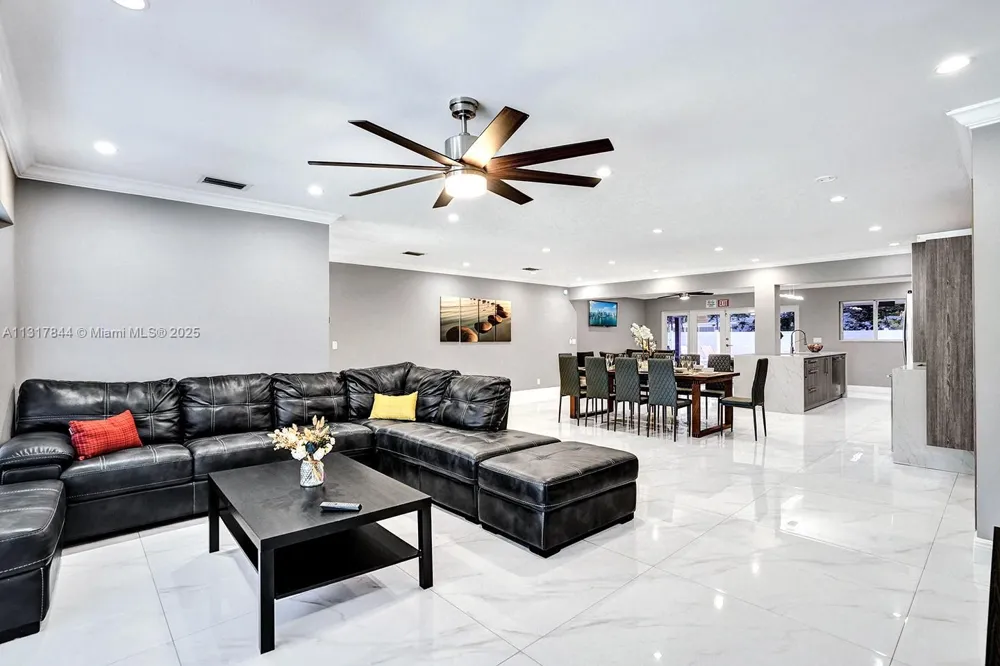 1301 Rodman St Hollywood, FL 33019