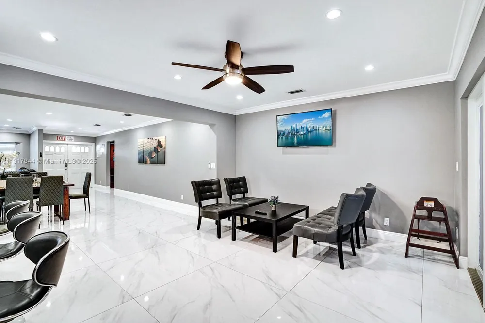 1301 Rodman St Hollywood, FL 33019