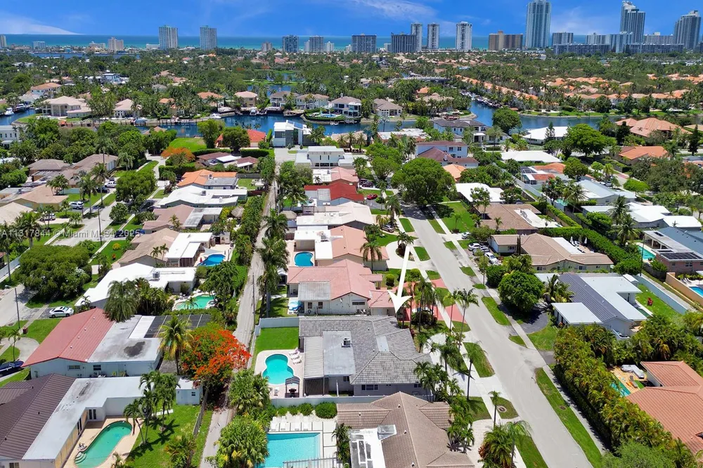 1301 Rodman St Hollywood, FL 33019
