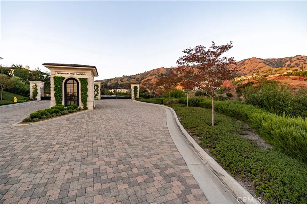 648 Gordon Highlands Road Glendora, CA 91741