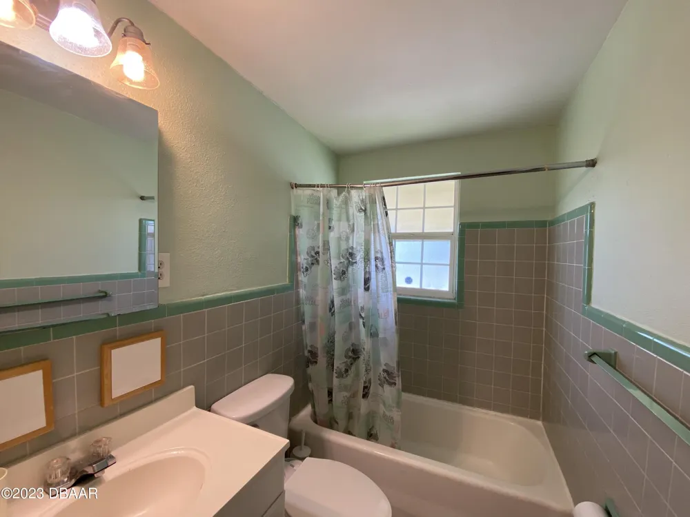 910 Lake Avenue Edgewater, FL 32132