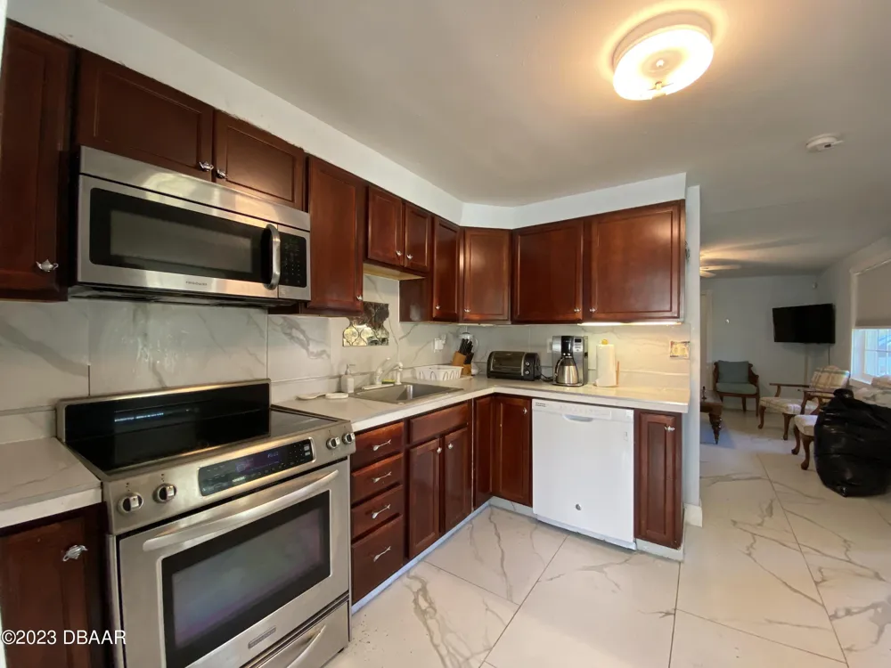 910 Lake Avenue Edgewater, FL 32132
