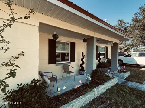 910 Lake Avenue