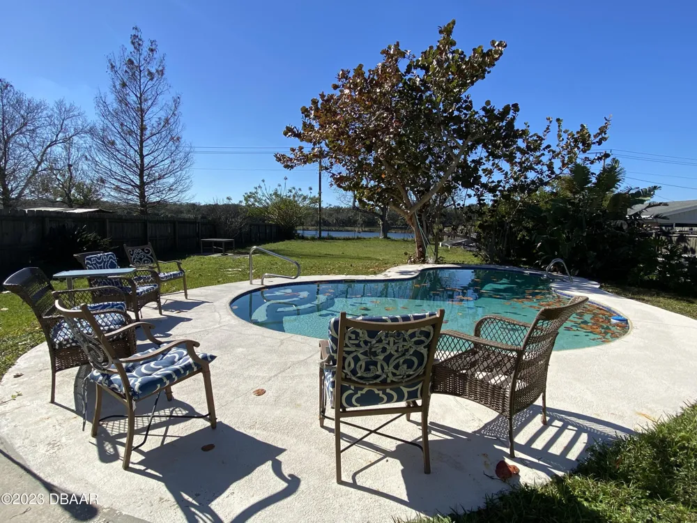 910 Lake Avenue Edgewater, FL 32132