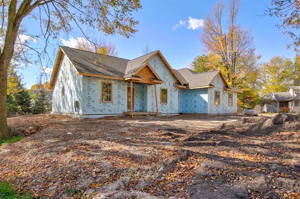 80 Deer Trail Saginaw Charter Township, MI 48638