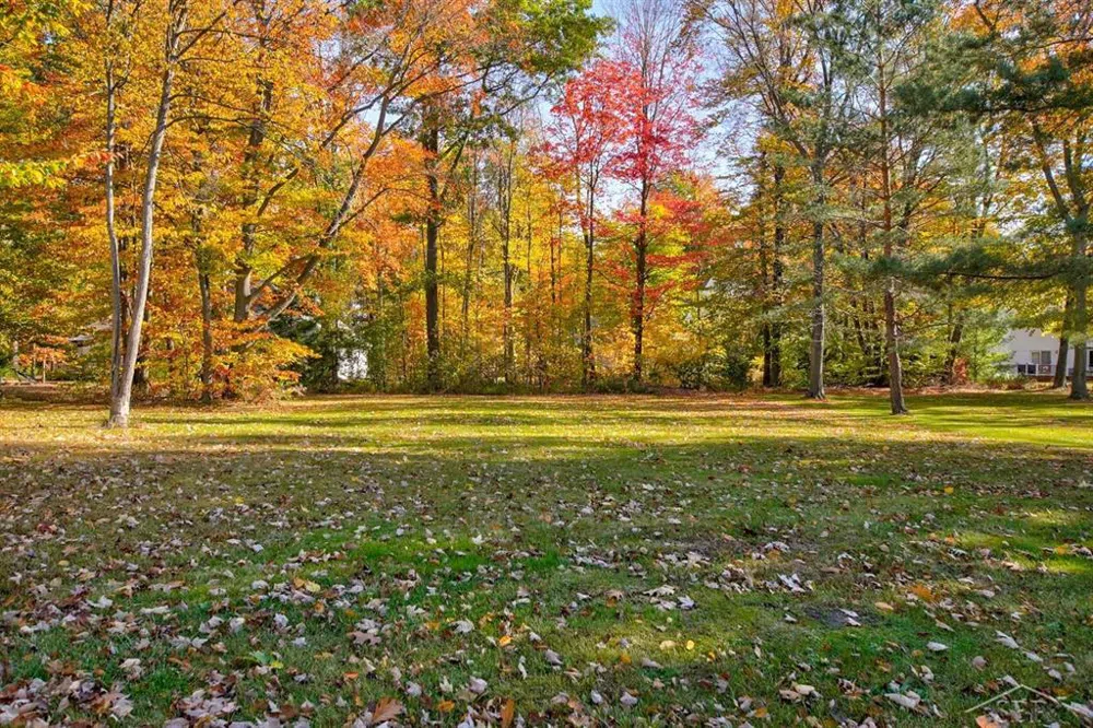 76 Foxwood Drive Saginaw Charter Township, MI 48638