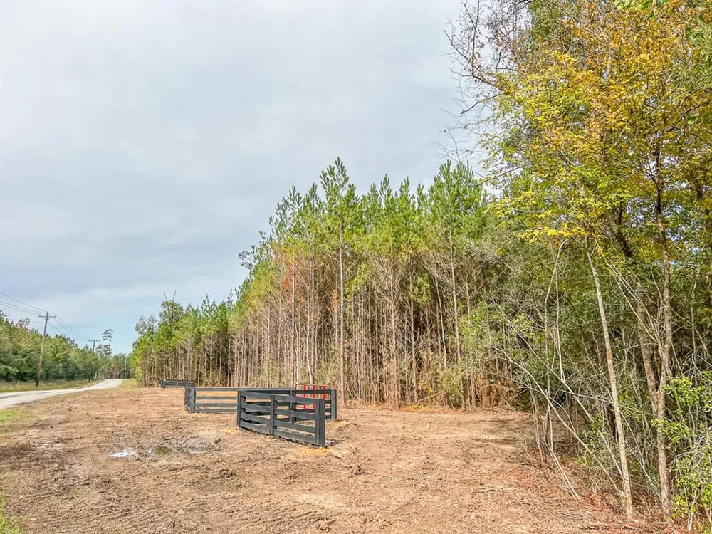 7 CR 2305 S Cleveland, TX 77327