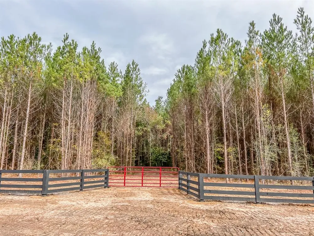 7 CR 2305 S Cleveland, TX 77327