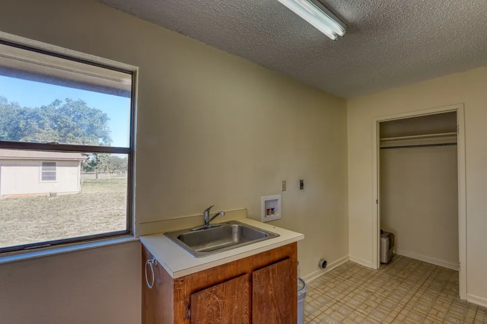 2334 CR 105 Lampasas, TX 76550