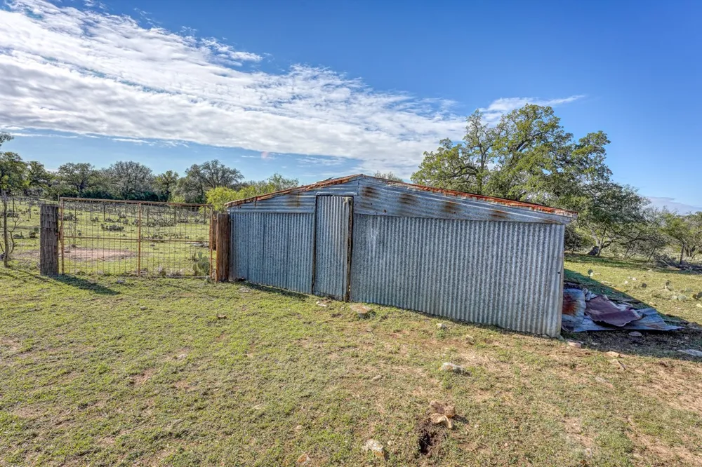 2334 CR 105 Lampasas, TX 76550