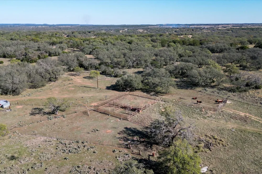 2334 CR 105 Lampasas, TX 76550