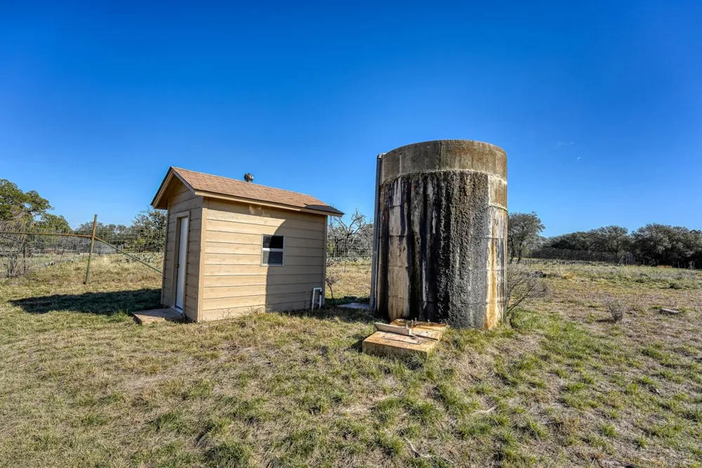2334 CR 105 Lampasas, TX 76550
