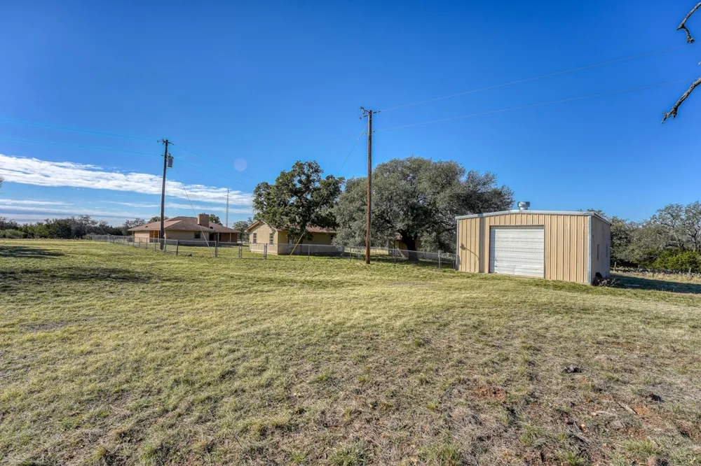 2334 CR 105 Lampasas, TX 76550