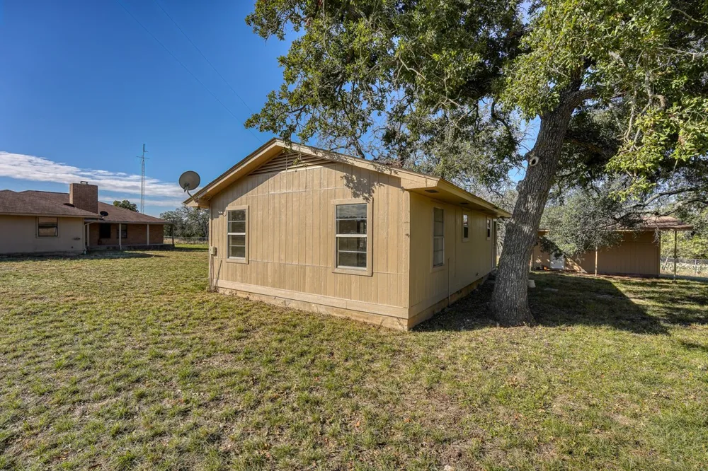 2334 CR 105 Lampasas, TX 76550