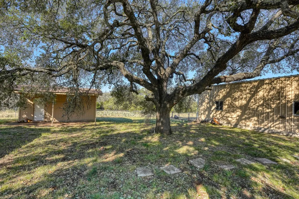 2334 CR 105 Lampasas, TX 76550