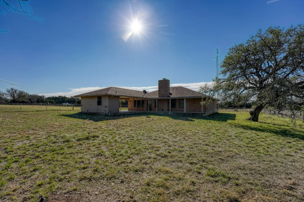 2334 CR 105 Lampasas, TX 76550